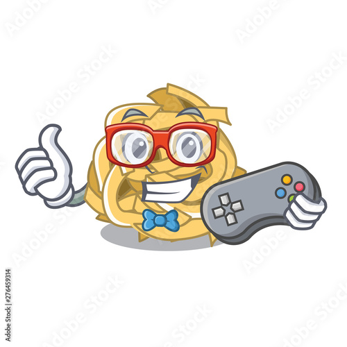 Gamer fettuccine is cooked in character pan