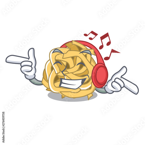 Listening music fettuccine is cooked in character pan