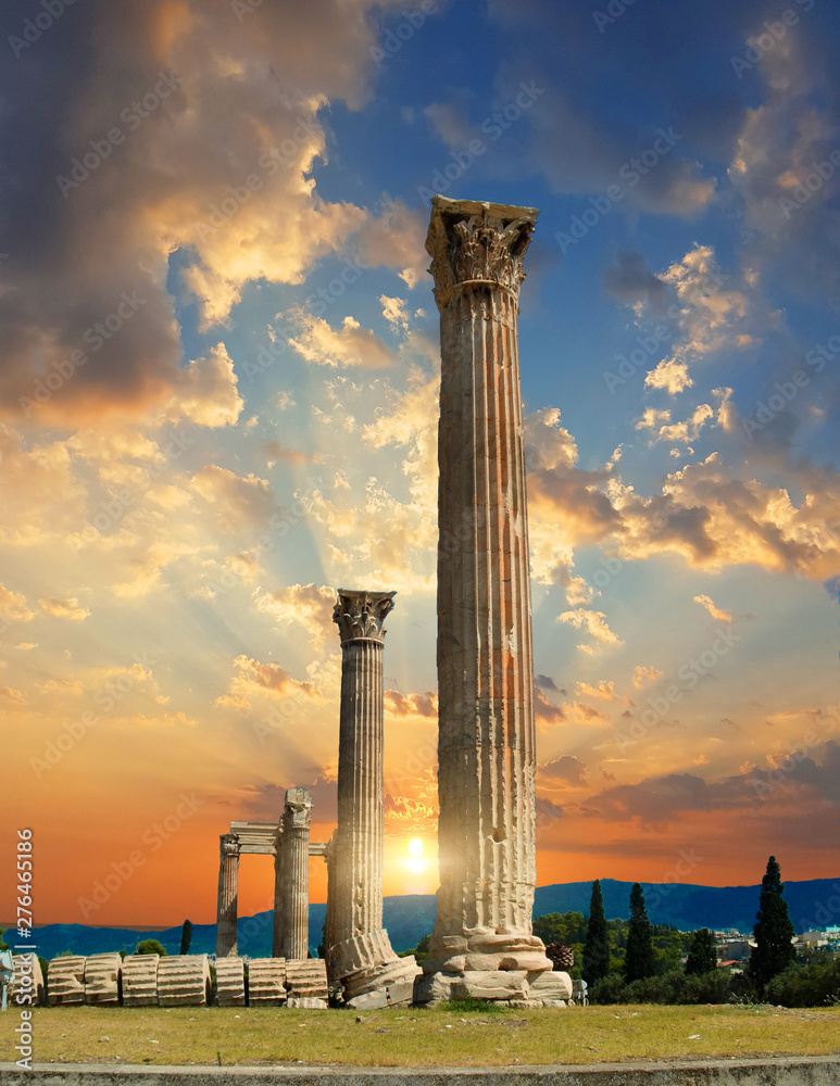 Fototapeta premium columns of the Temple of Olympian Zeus in athens greece
