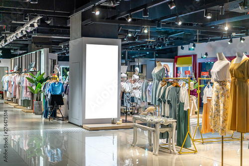 Obraz na płótnie clothes in shopping mall w salonie