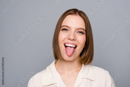 Fotografia Close up photo amazing crazy she her lady playful funny facial expression tongue