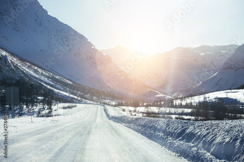 road at the norwegian mountains