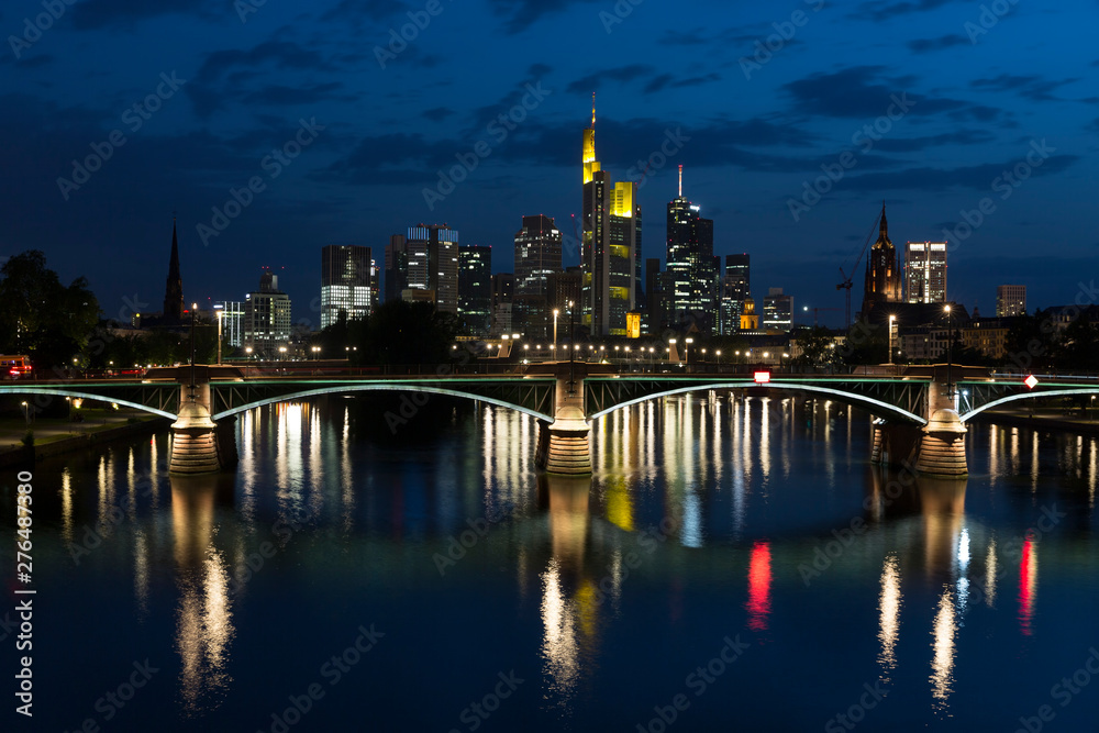 Obraz premium Skyline FFM, aufgenommen von der Flößerbrücke