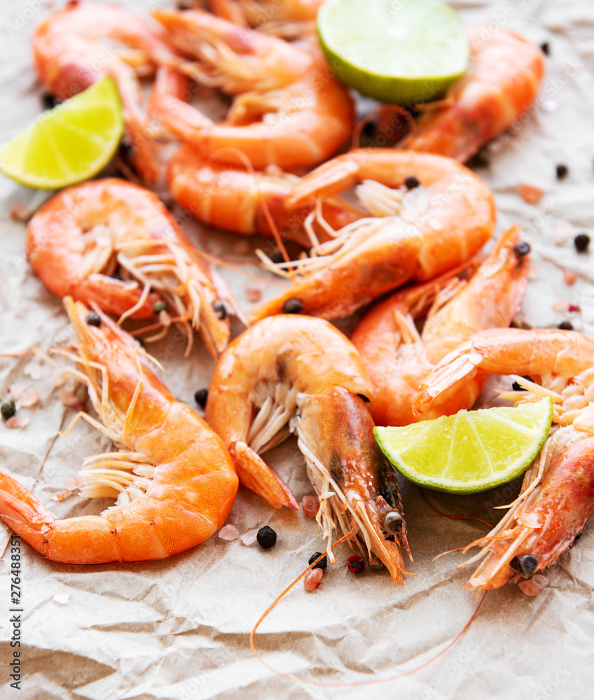 Shrimps served with lemon Shrimps served with lemon