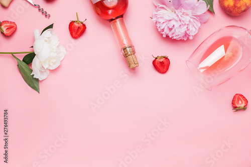 Fototapeta Naklejka Na Ścianę i Meble -  Creative composition with rose wine and delicious strawberries on the pink background