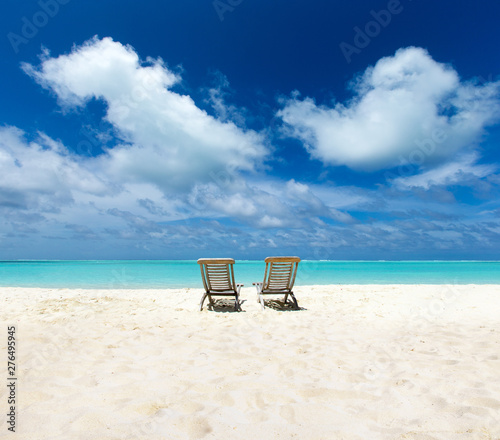 Fototapeta Naklejka Na Ścianę i Meble -  tropical Maldives island with white sandy beach and sea