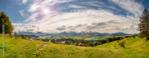 Panorama Landschaft in Bayern im Allg  u