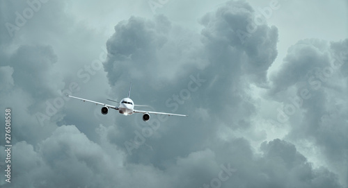 Flight of the plane in cumulus clouds.