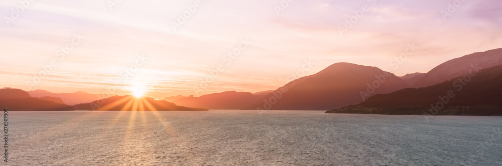 Sonnenaufgang im Hardangerfjord