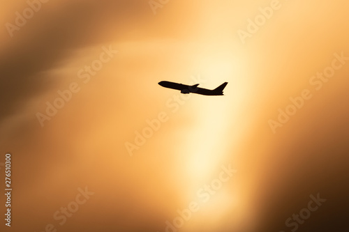 飛行機と夕焼け © photojapan
