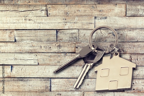 House keys with house figure  on background © BillionPhotos.com