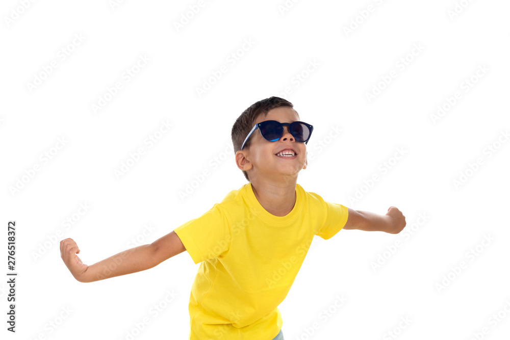Naklejka premium Funny child with yellow tshirt and sunglasses