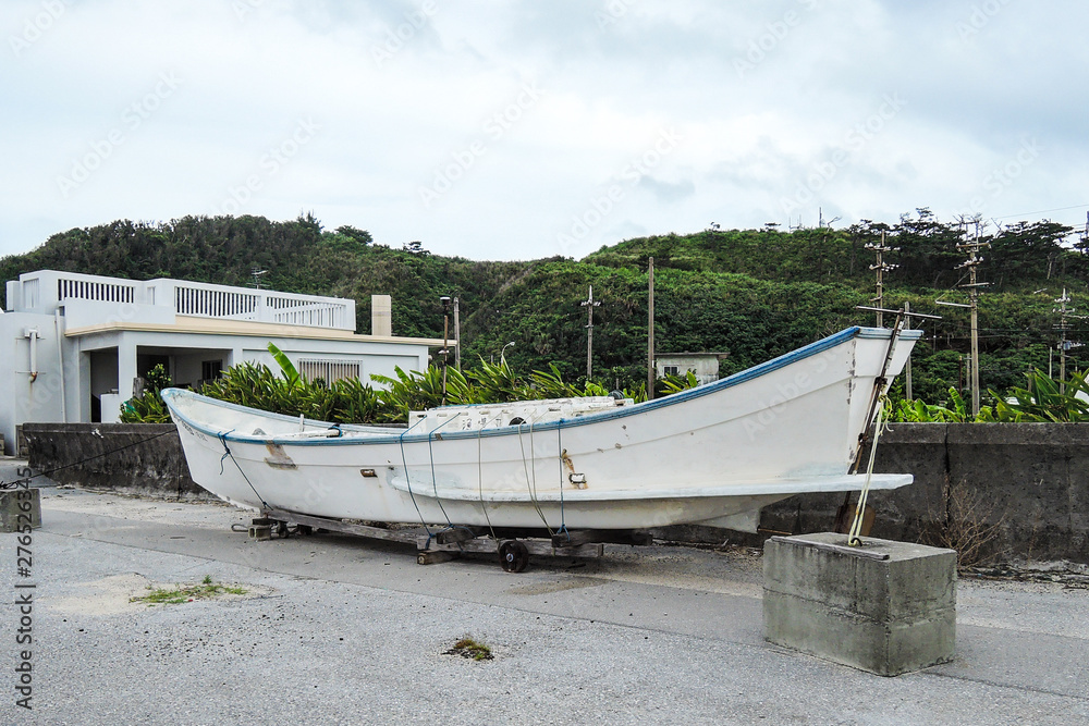 Naklejka premium 今に残るサバニ船 久米島（沖縄県）の観光名所や絶景ポイント