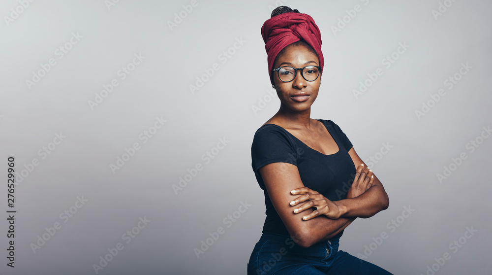 African woman in a headwrap - obrazy, fototapety, plakaty 