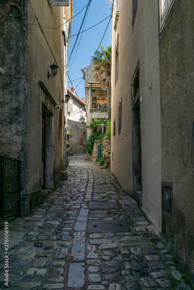 Fototapeta premium wąska uliczka na starym mieście