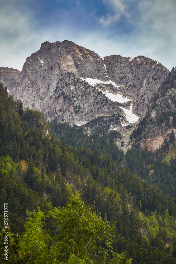 Obraz premium The beautiful Aigüestortes i Estany de Sant Maurici National Park of the Spanish Pyrenees mountain in Catalonia