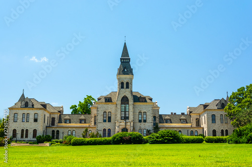 Cuadro en lienzo Kansas State University in Manhattan, Kansas on a Sunny Day