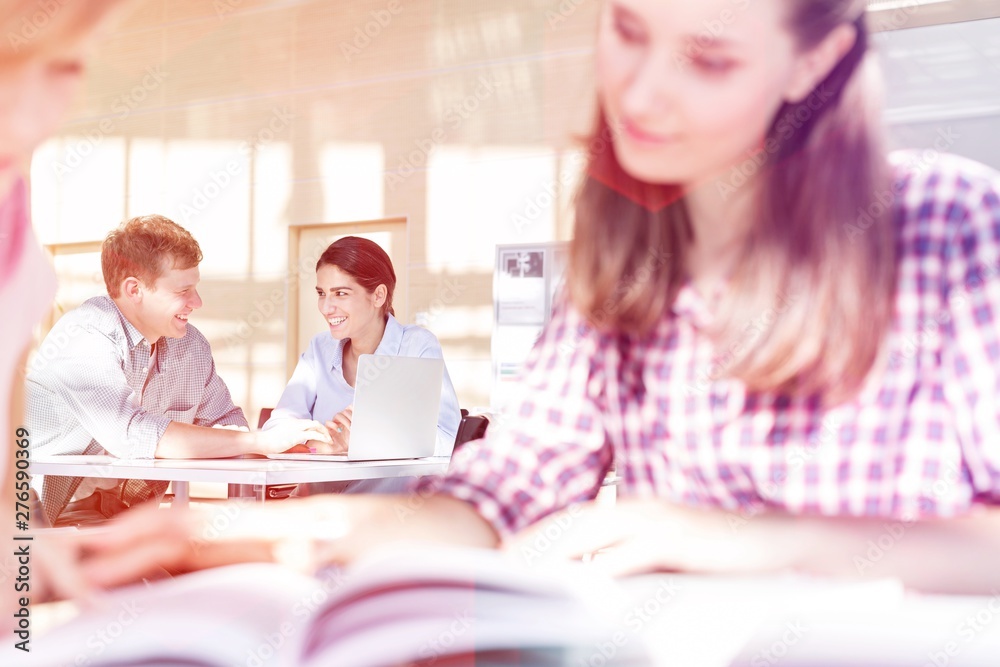 Obraz premium Students at university library