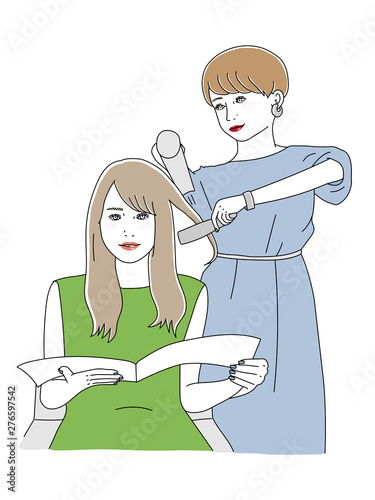 サロンに通い　雑誌を読む　女性