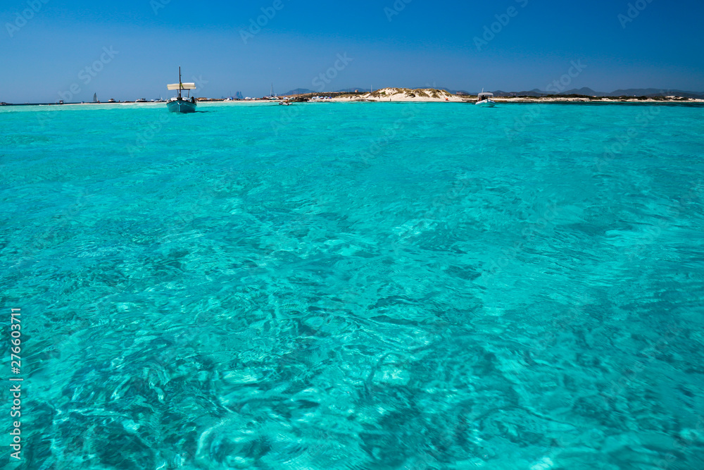 Aguas cristalinas de Formentera en las Islas Baleares. España. Turismo y playa.