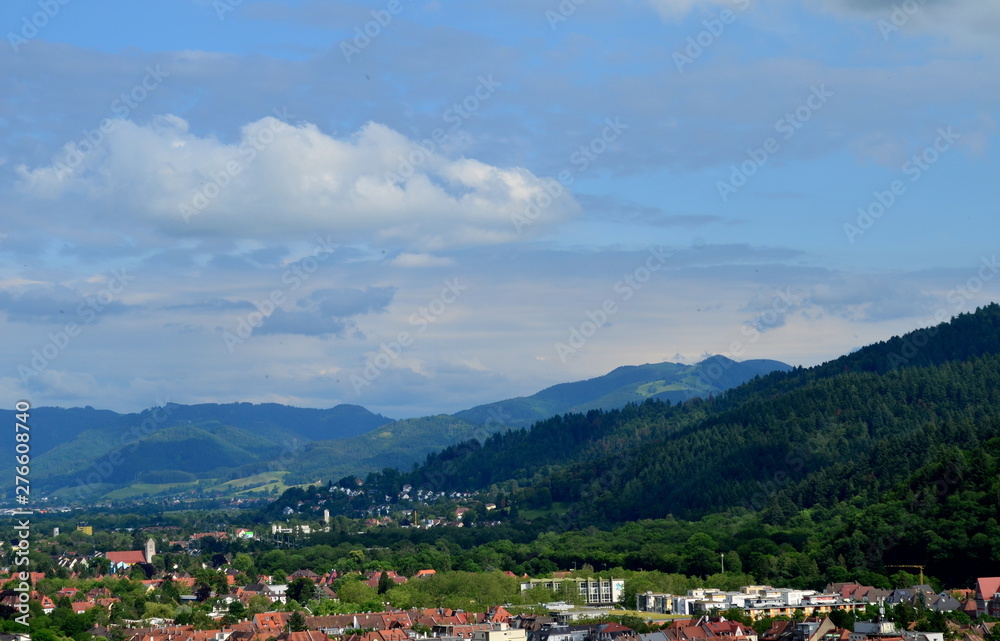 Blick von Freiburg auf den Schwarzwald