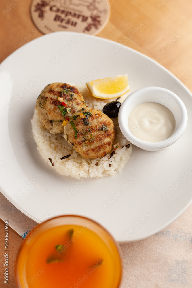 Chicken patties with steamed rice, served with fresh fruit drink