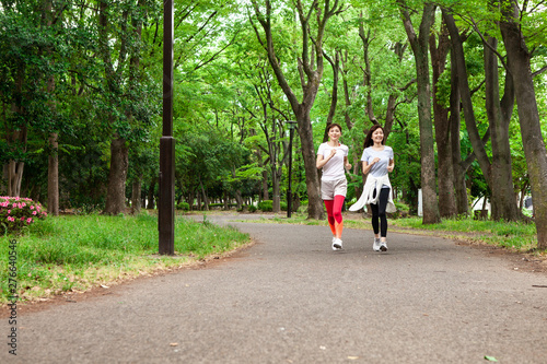 Wallpaper Mural 休日のジョギングを楽しむ女性達 Torontodigital.ca