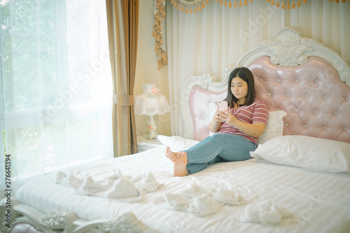 Woman traveler stay in high quality hotel room © Suntipong