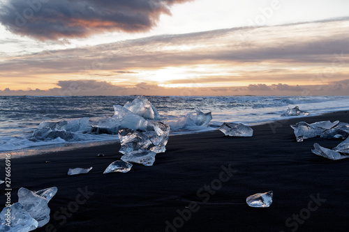 Glitzern chunks of ice during sunrise at Jökulsárlóns beautiful Diamond Beach