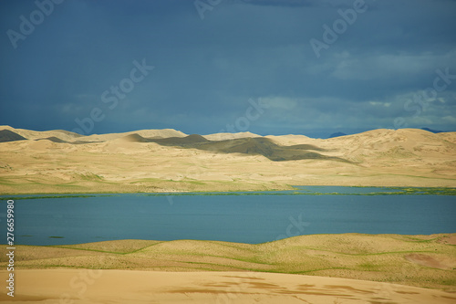 sand dunes of  lake Durgen Nuur © Fanfo