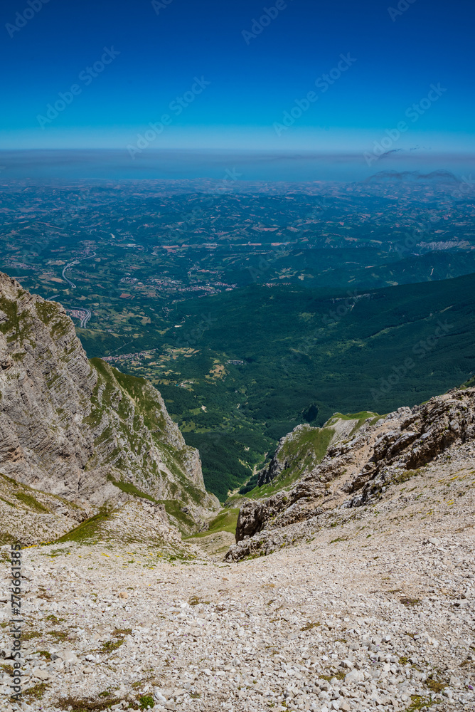 Obraz premium Appennini mountains, Italy - The mountain summit of central Italy, Abruzzo region, above 2500 meters