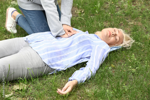 Female passer-by doing CPR ...
