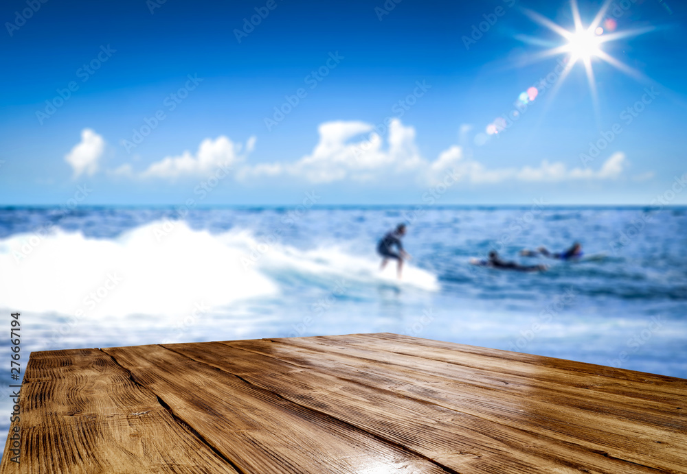 Naklejka premium Table background of free space and summer background of beach 