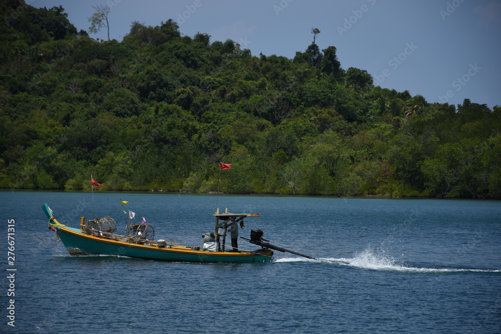Obraz premium boat on the lake