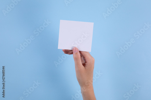 Hand holding a post-it note