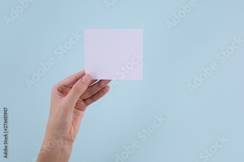 Hand holding a post-it note