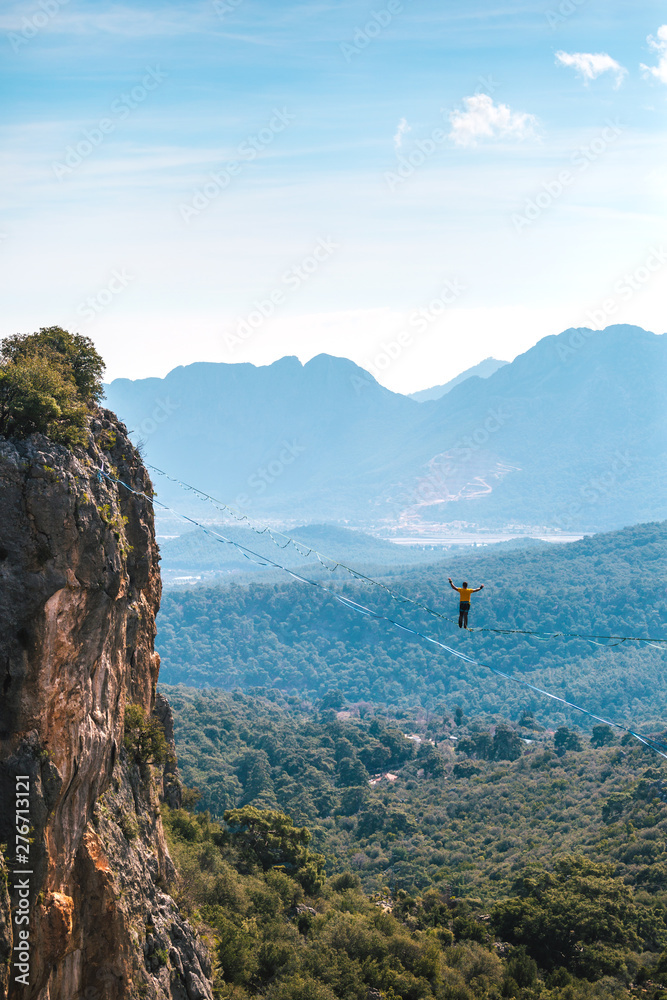 Obraz premium Highline in the mountains.