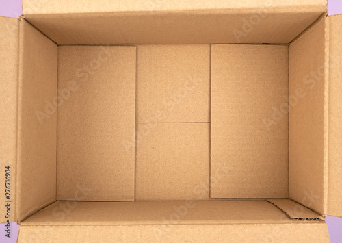 bottom of open empty brown cardboard box © nndanko