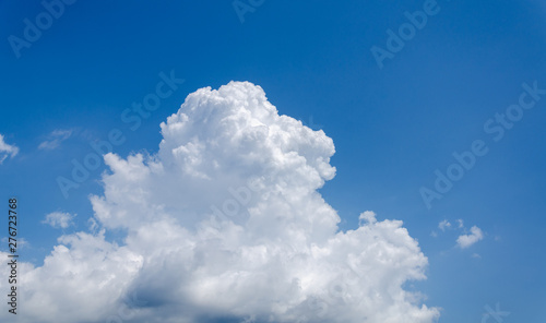 Slika na platnu Panorama of blue sky with white cumulus clouds