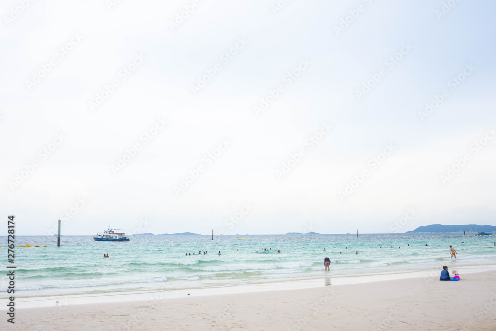 The beautiful mountain sea makes tourists enjoyable. The beautiful mountain sea makes tourists enjoyable.