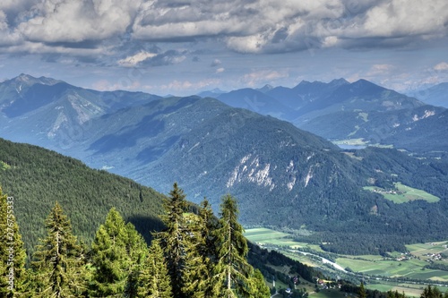 Emberger Alm, Alm, Kärnten, Greifenburg, Spittal, Drau, Spittal an der Drau, Oberkärnten, Baumgrenze, Weißensee, Bergstraße, Kurve, Kehre, Wald, Bergwald, Drautal, Wolken, Sommer, Baum, Gailtaler Alpe photo