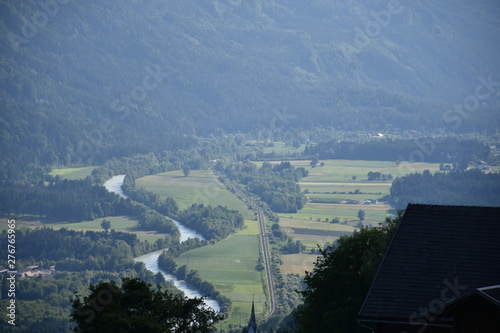 Kärnten, Oberkärnten, Spittal an der Drau, Drautal, Fluss, Tal, Berg, Kirche, Straße, Landwirtschaft, Feld, Felder, Kirche, Filialkirche, Athanasius, Heilig, Denkmal, Sommer, Gailtaler Alpen, Acker, W photo