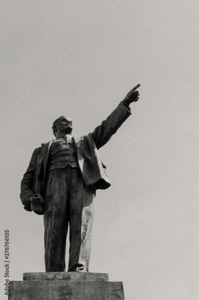 Fototapeta premium The sculpture of Lenin indicates with his hand the path - the symbol of totalitarianism.