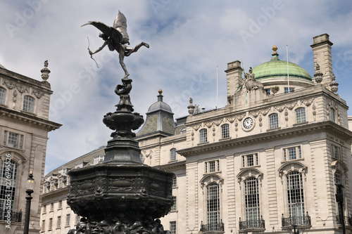Принти на полотні Shaftesbury Memorial Fountain toped by winged Anteros in Piccadilly Circus with