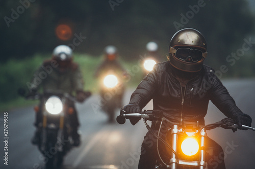 Fotografia A group of motorcyclists are traveling on the rainy highway.