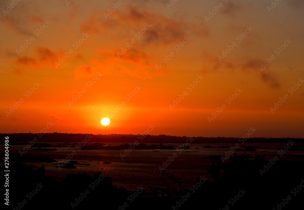 Obraz premium Au couché de soleil doré