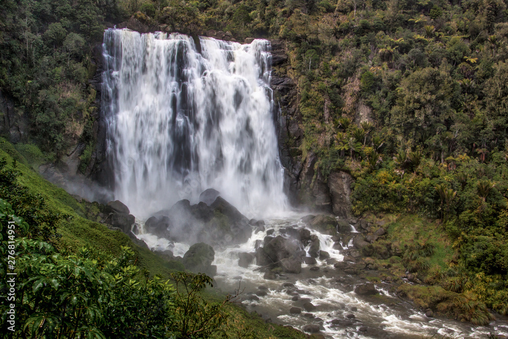 Water cascading down powerful Makoropa waterfall