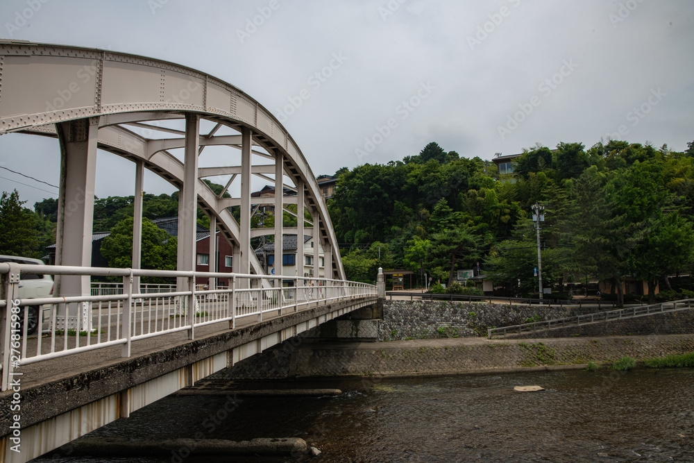 古都の小さな鉄橋