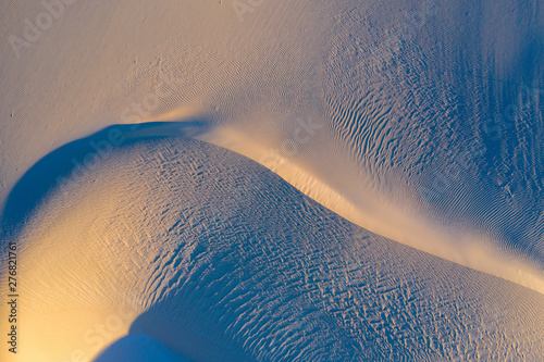 Fotografia dawn light, sand dune patterns