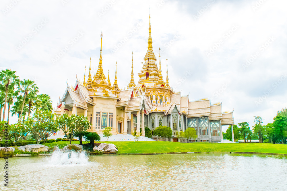 Naklejka premium Wat Luang Pho Toh
